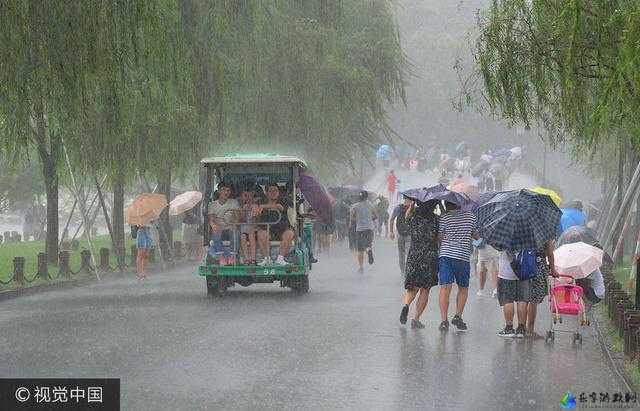 外回り中遇大雨找地方避雨