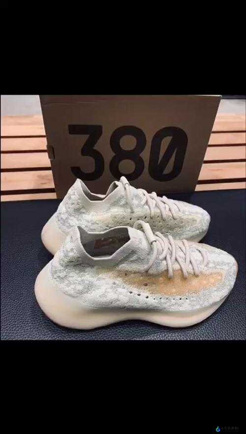 yeezy 蜜桃满天星价格：XXXXX